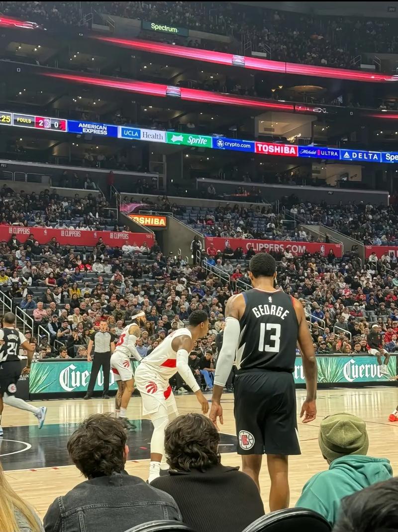 德尚：上半场我们有些畏首畏尾，虽然控制了比赛却缺乏跑动（德尚：上半场踢得有些谨慎，虽然掌控比赛却跑动不足）