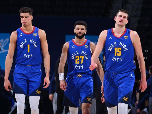 汉堡官方：格拉策尔右大腿肌肉纤维撕裂，将缺阵今年剩余比赛（汉堡官宣：格拉策尔右大腿肌肉纤维撕裂，无缘今年剩余所有比赛）