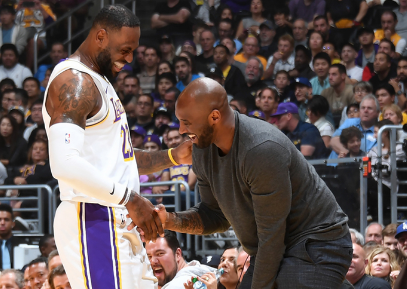 连场扑点，小米林科维奇当选那不勒斯0-0科莫全场最佳球员（小米林科维奇连场扑点，荣膺那不勒斯0-0科莫全场最佳）